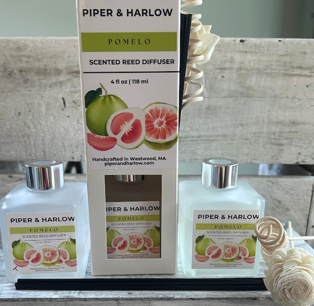 Reed diffuser in scent pomelo